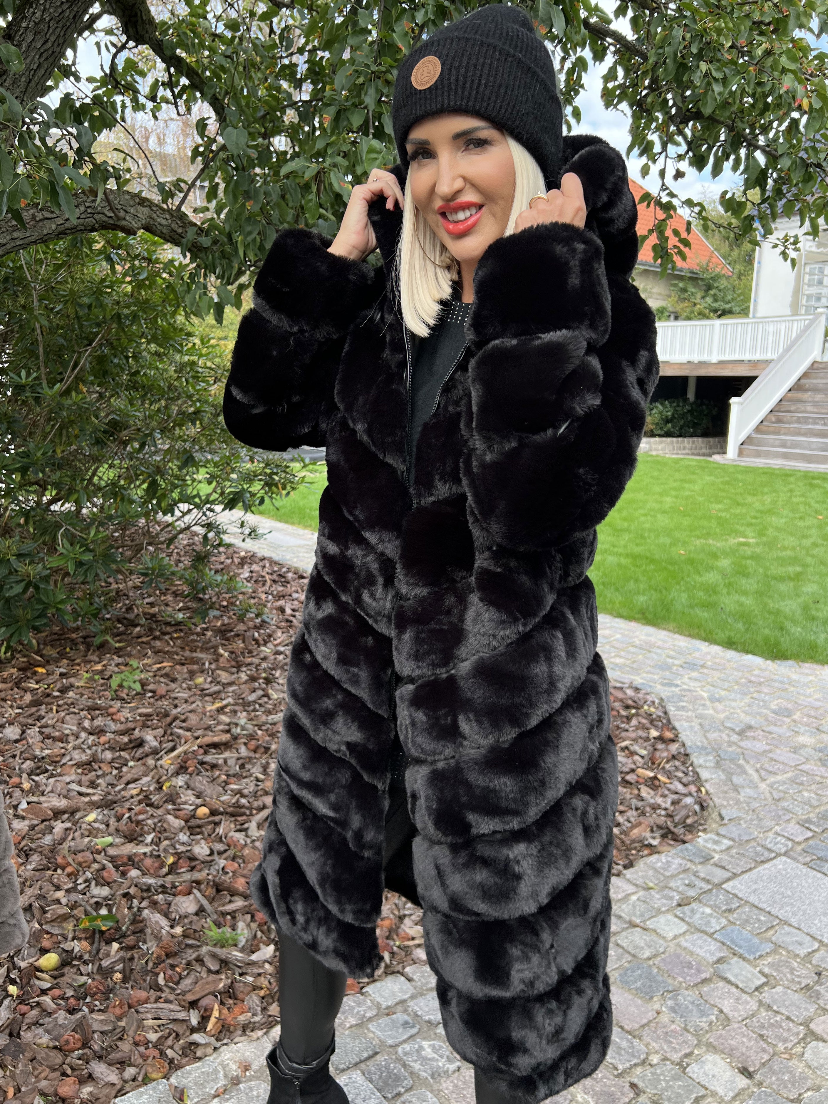 Haley - Lækker fake fur frakke med hætte